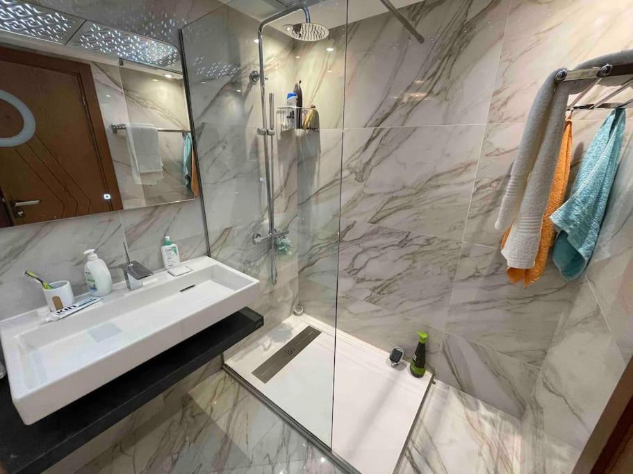 Royale Duplexe Pleine Centre Tanger Apartman Kültér fotó