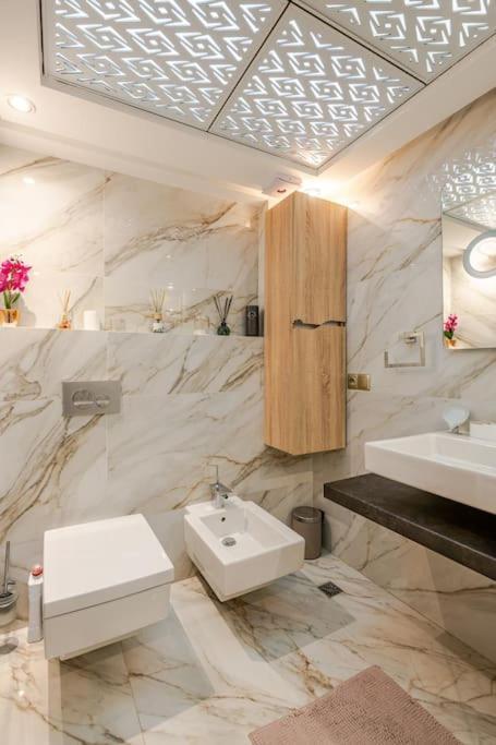 Royale Duplexe Pleine Centre Tanger Apartman Kültér fotó