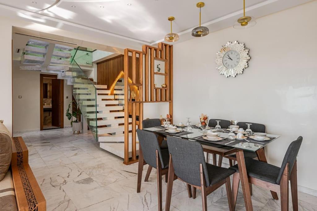 Royale Duplexe Pleine Centre Tanger Apartman Kültér fotó