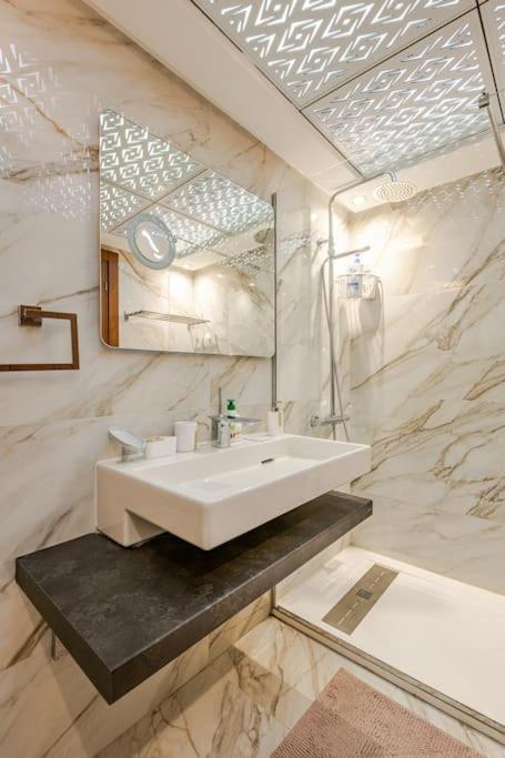 Royale Duplexe Pleine Centre Tanger Apartman Kültér fotó