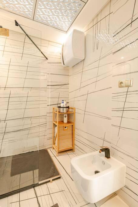 Royale Duplexe Pleine Centre Tanger Apartman Kültér fotó
