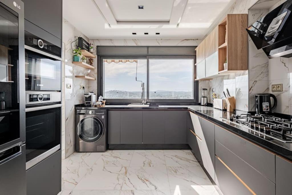 Royale Duplexe Pleine Centre Tanger Apartman Kültér fotó
