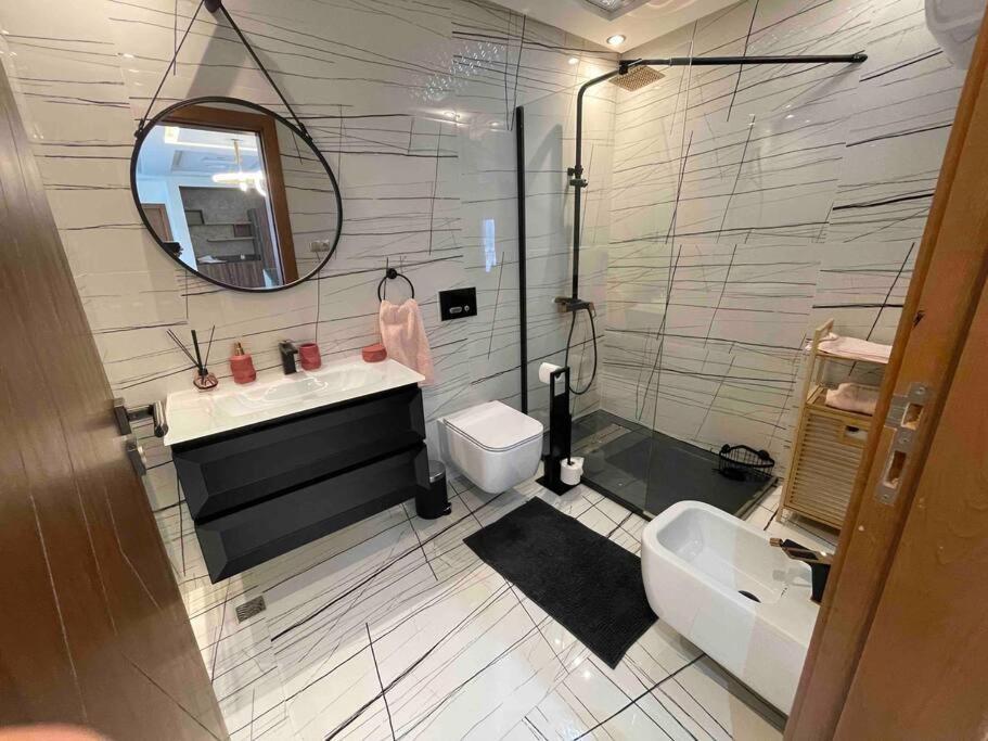 Royale Duplexe Pleine Centre Tanger Apartman Kültér fotó