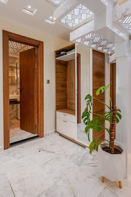 Royale Duplexe Pleine Centre Tanger Apartman Kültér fotó