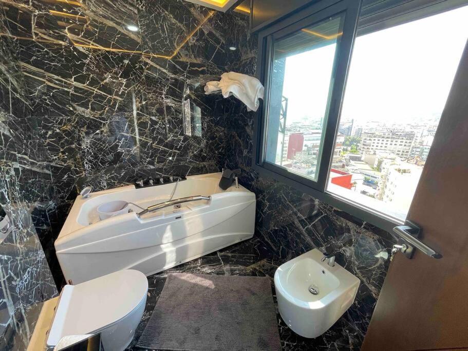 Royale Duplexe Pleine Centre Tanger Apartman Kültér fotó