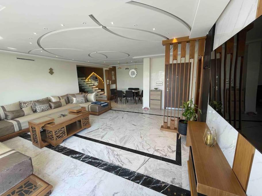 Royale Duplexe Pleine Centre Tanger Apartman Kültér fotó