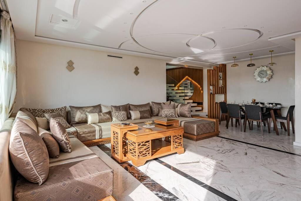 Royale Duplexe Pleine Centre Tanger Apartman Kültér fotó