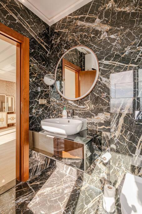 Royale Duplexe Pleine Centre Tanger Apartman Kültér fotó